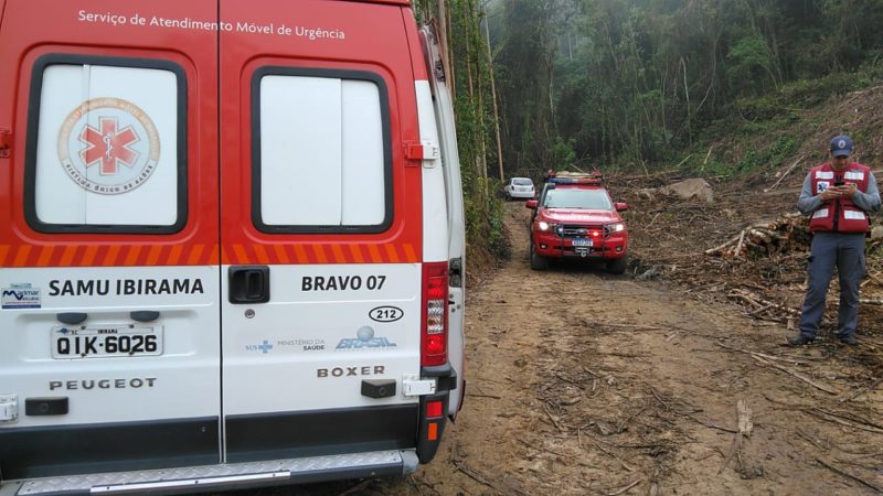 trabalhador ficou ferido após trator tombar em José Boiteux