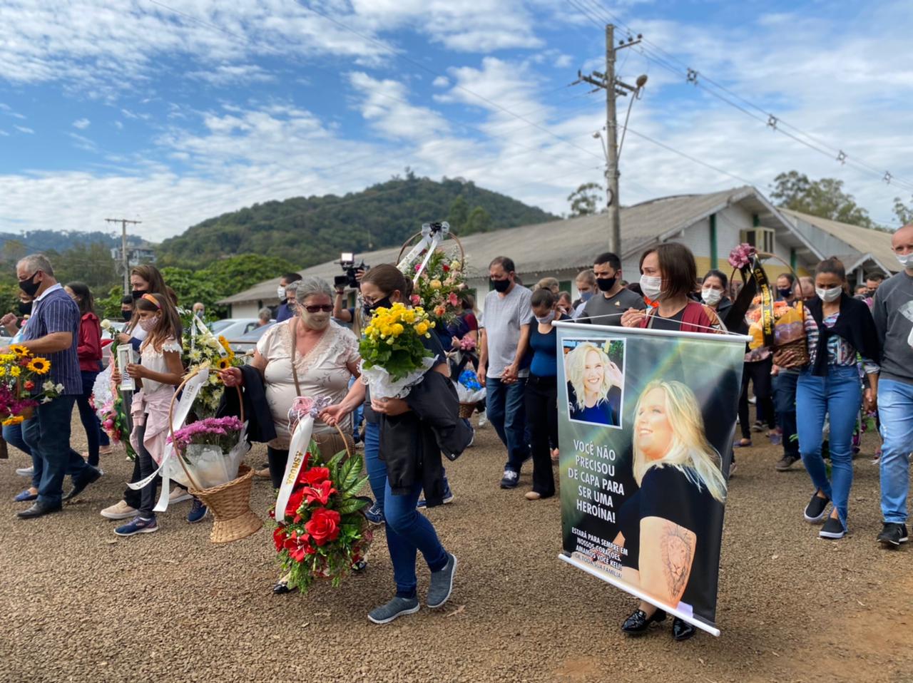 Professora e agente educadora foram homenageadas por colegas e familiares - Willian Ricardo/ND