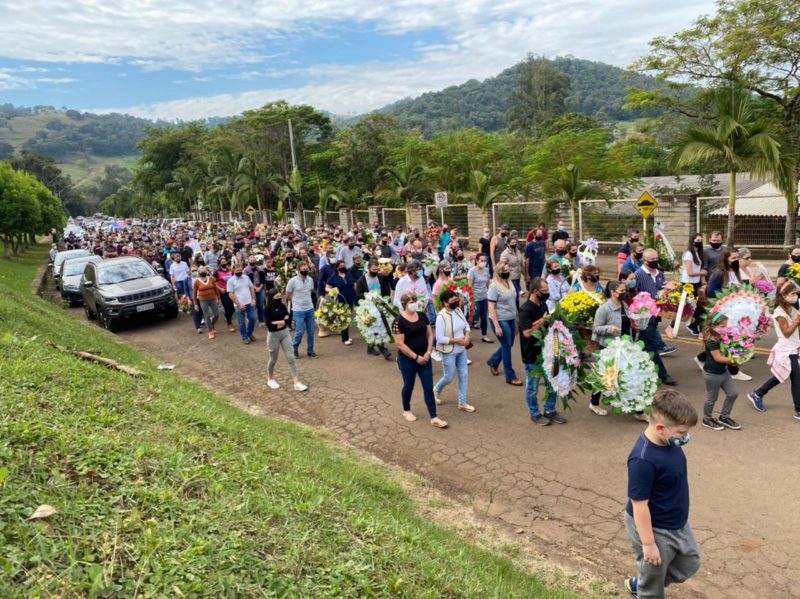 "Uma tragédia dessas muda a história da cidade" diz psicóloga sobre ataque em creche de SC | ND