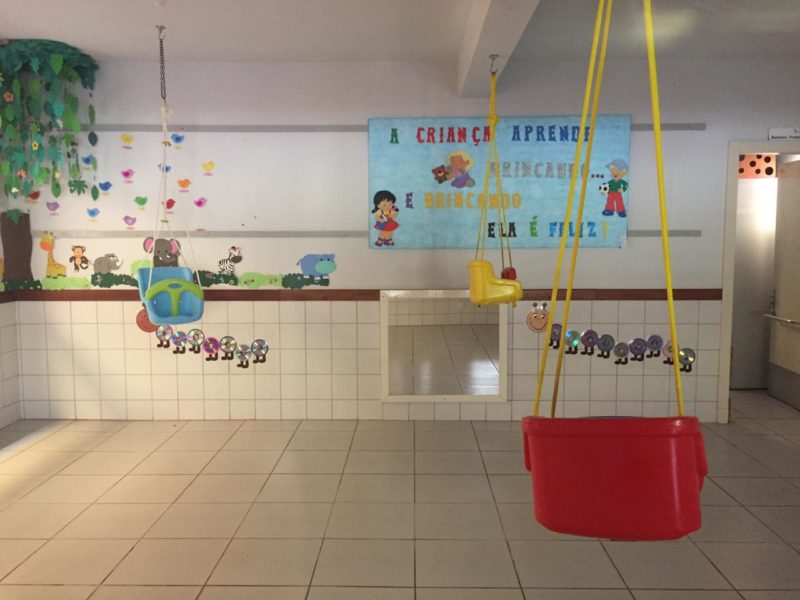 Sala onde a maioria das crianças foi assassinada na creche Pró-Infância Aquarela, em Saudades &#8211; Foto: André Rohde/RecordTV/ND