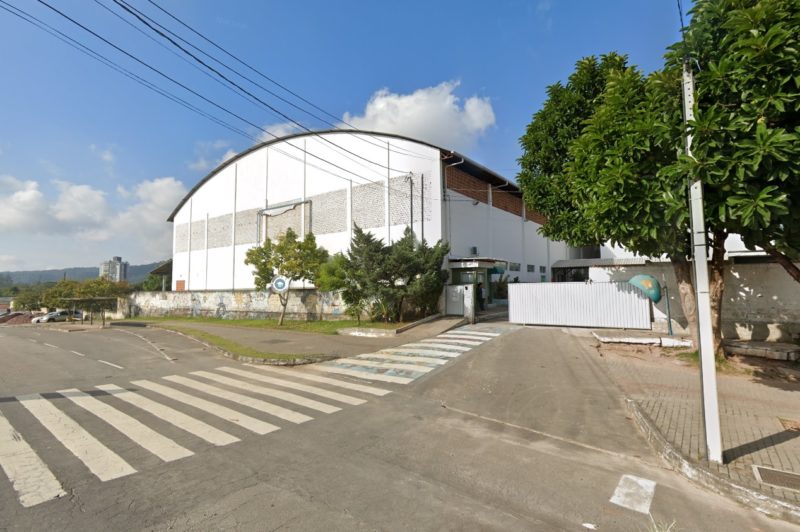 Homem invade escola para se alimentar, mas acaba preso após pegar no sono em Blumenau – Foto: Reprodução/Google Maps