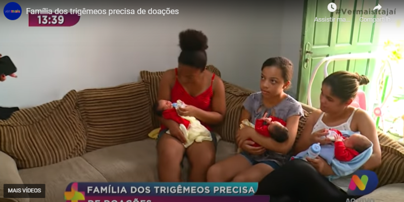 Irm&atilde;s mais velhas dos trig&ecirc;meos ajudam a cuidar dos irm&atilde;os – Foto: Arquivo NDTV