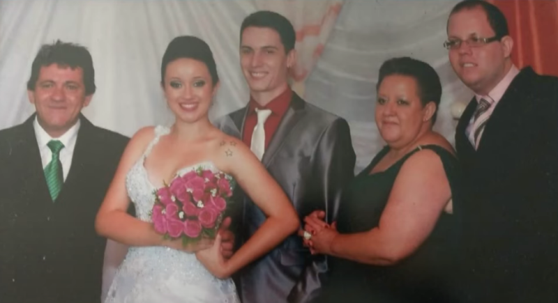 Fam&iacute;lia de Mariane j&aacute; est&aacute; vacinada e segue com os cuidados – Foto: Reprodu&ccedil;&atilde;o/NDTV RecordTV