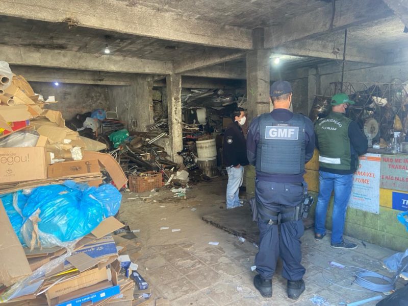 Tr&ecirc;s pessoas foram presas durante Opera&ccedil;&atilde;o Fio Desencapado – Foto: Divulga&ccedil;&atilde;o/GMF