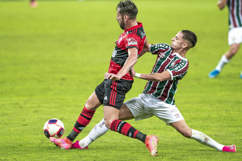Jogo foi marcado por divididas duras – Foto: Marcelo Cortes / Flamengo/ND
