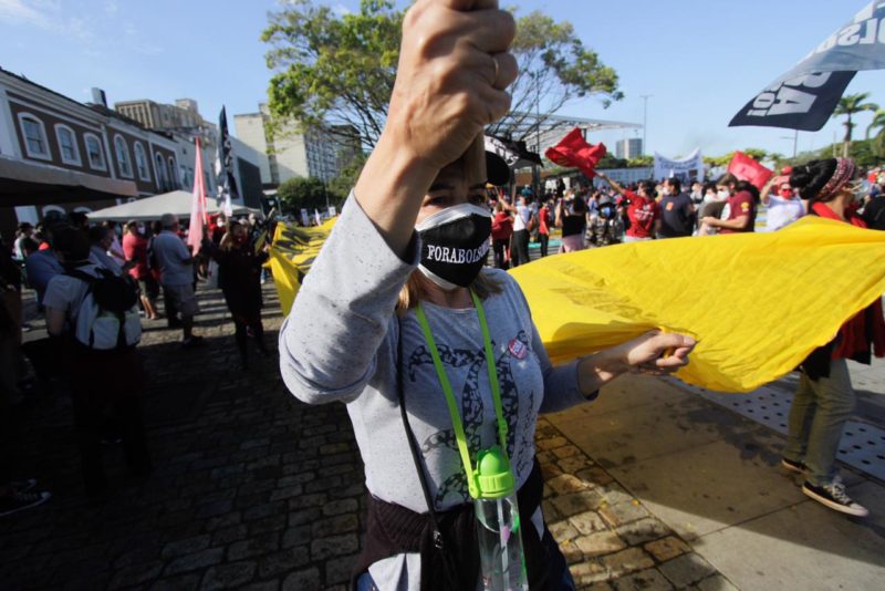 De acordo com a Polícia Militar, 3 mil pessoas se concentraram no Largo da Alfândega – Foto: Leo Munhoz/ND