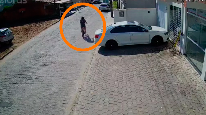 Bicicleta de Franciele foi encontrada na sede do curso de Inform&aacute;tica – Foto: Reprodu&ccedil;&atilde;o/ND