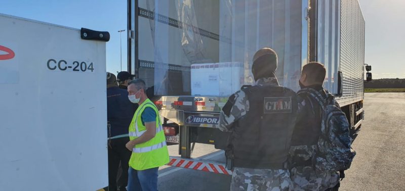 Remessa com 152.550 doses de vacina contra a Covid-19 foi entregue a SC na tarde desta quinta (13) – Foto: Divulgação/Dive