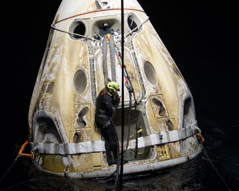 A missão pousou no Golfo do México e foi a primeira vez que ocorreu um pouso noturno na água desde a Apollo 8, em 1968 – Foto: Divulgação/NASA/Bill Ingalls/ND