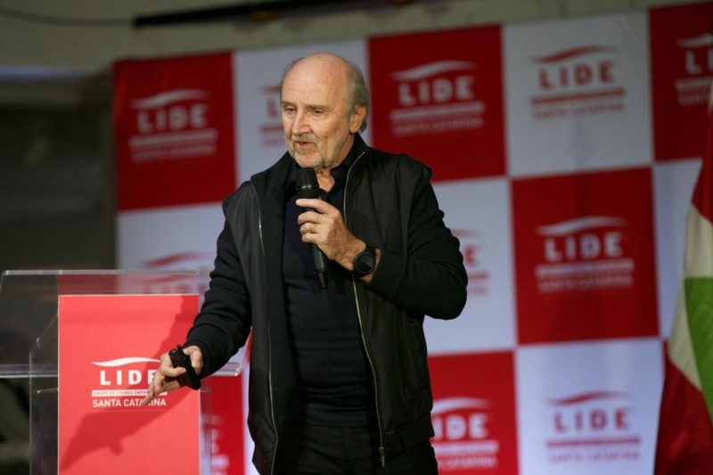 Hans Donner em palestra no Lide SC, na Casa Alto Lagoa, em Florianópolis &#8211; Foto: Divulgação/ND