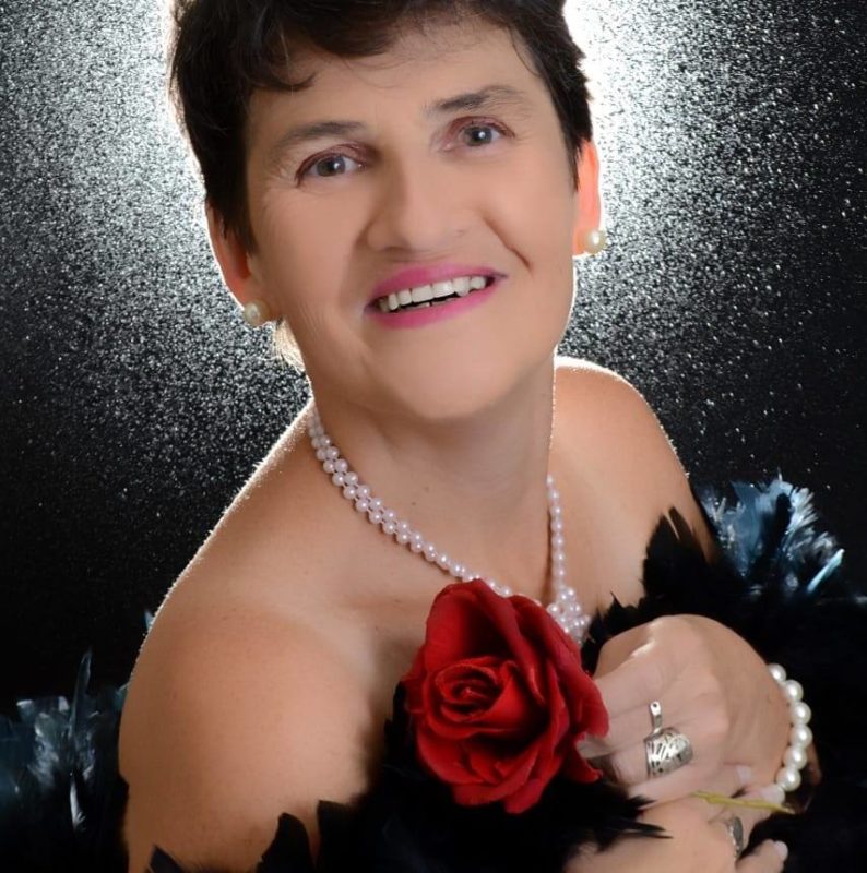 A foto de perfil de Helenita Silva, v&iacute;tima fatal da explos&atilde;o por vazamento de g&aacute;s em um im&oacute;vel residencial de Jurer&ecirc;, Norte da Ilha – Foto: Reprodu&ccedil;&atilde;o/ND