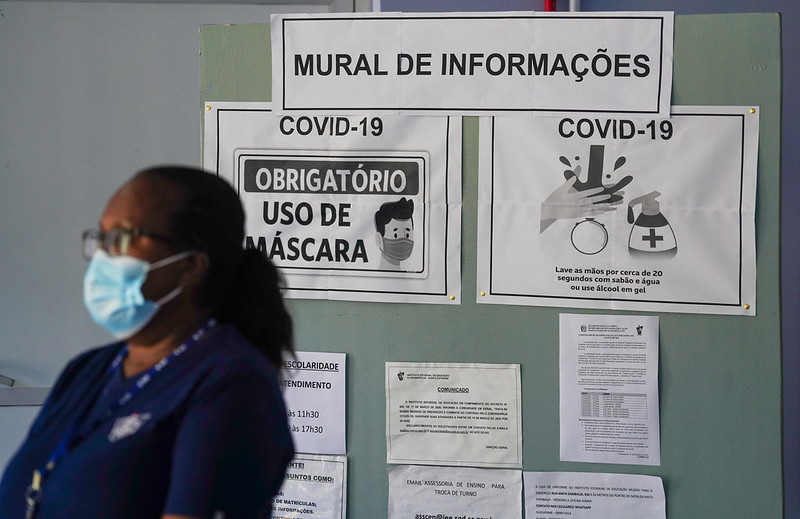 Profissionais da educação devem se cadastrar para receber vacina
