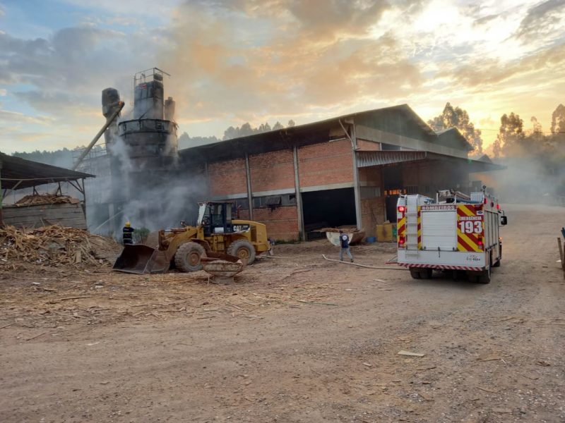 Incêndio ocorreu no fim da tarde desta segunda-feira (3) próximo a BR-280 – Foto: Corpo de Bombeiros Militar/Divulgação