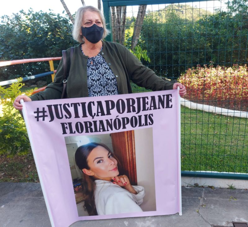 Jeane morreu no local do acidente, motorista fugiu sem prestar socorro – Foto: Paulo Métling/NDTV