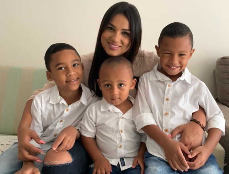 Mesmo com 0,01% de chance de ter filho pelo método natural, Ketlyn teve três meninos. Os três levam Miguel no nome – Foto: Arquivo Pessoal/ND