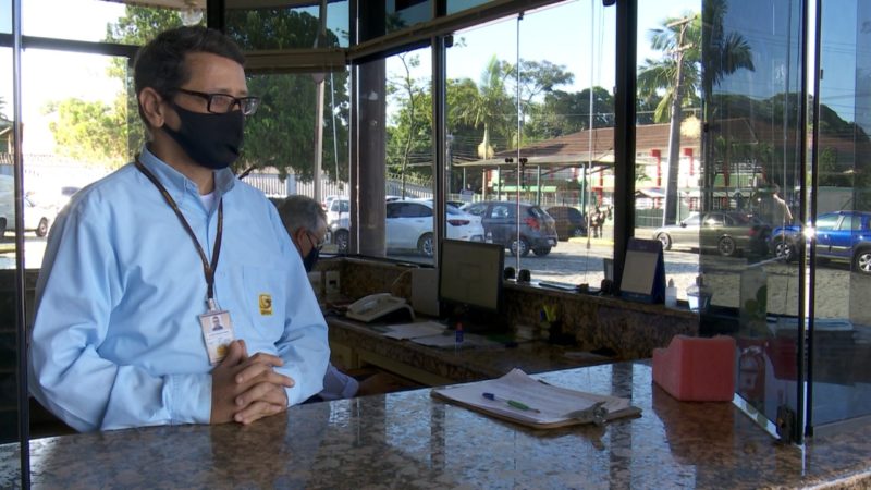 Gilson conseguiu um emprego por meio da lei de cotas – Foto: Gladionor Ramos/NDTV