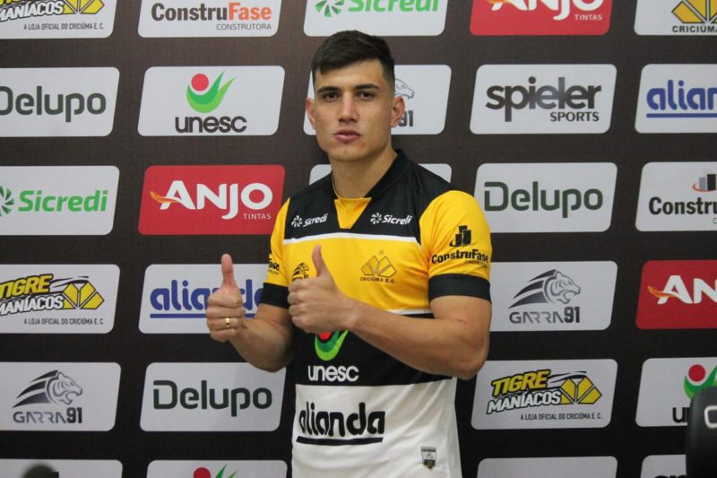 L&eacute;o Costa foi apresentado nesta semana. Foto: Celso da Luz/Crici&uacute;maEC