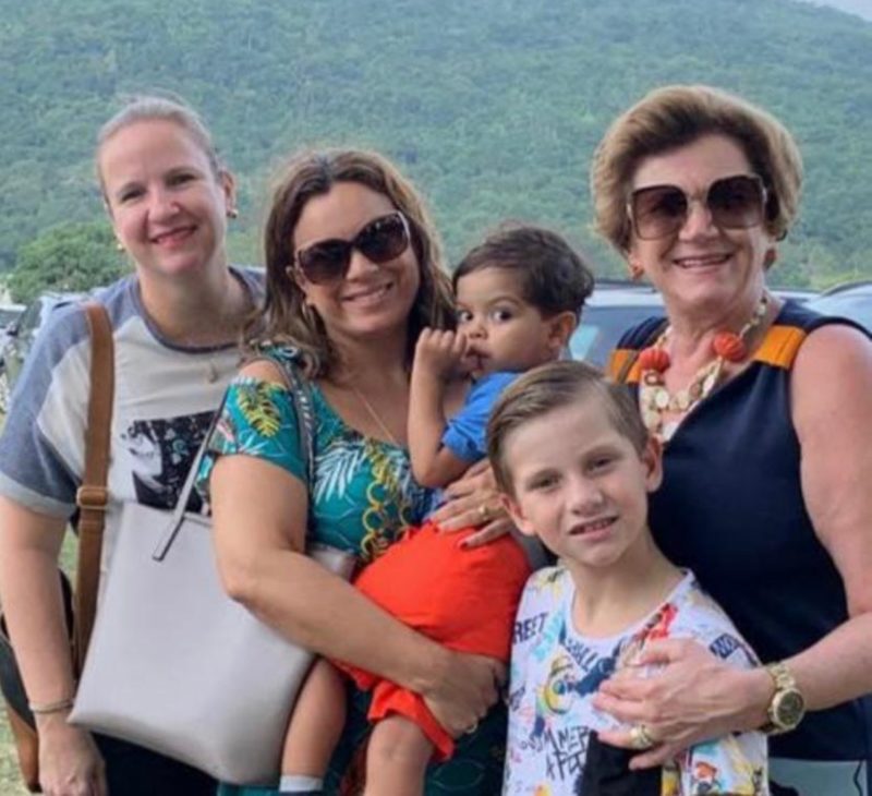 Da esq. para dir.: Maria Fernanda, Maria Eduarda, Carlos Eduardo, Lu&iacute;s Guilherme e Maria Beatriz, as tr&ecirc;s gera&ccedil;&otilde;es – Foto: Divulga&ccedil;&atilde;o/ND