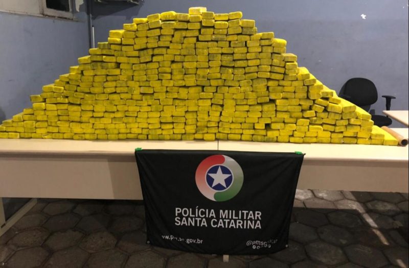Mais de 370kg de maconha foram apreendidos em uma f&aacute;brica de Balne&aacute;rio Cambori&uacute; – Foto: Pol&iacute;cia Militar/Divulga&ccedil;&atilde;o