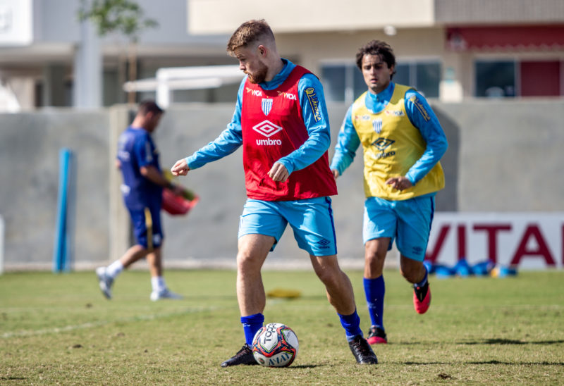 Marcos Serrato se recuperou de lesão e fica à disposição de Claudinei Oliveira – Foto: Leandro Boeira/Avaí F.C