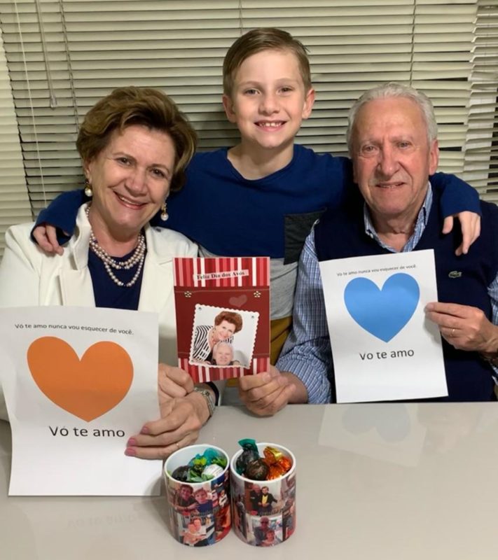 Maria Beatriz e Nelson Fernando Mendes com o primeiro neto, Lu&iacute;s Guilherme – Foto: Divulga&ccedil;&atilde;o/ND