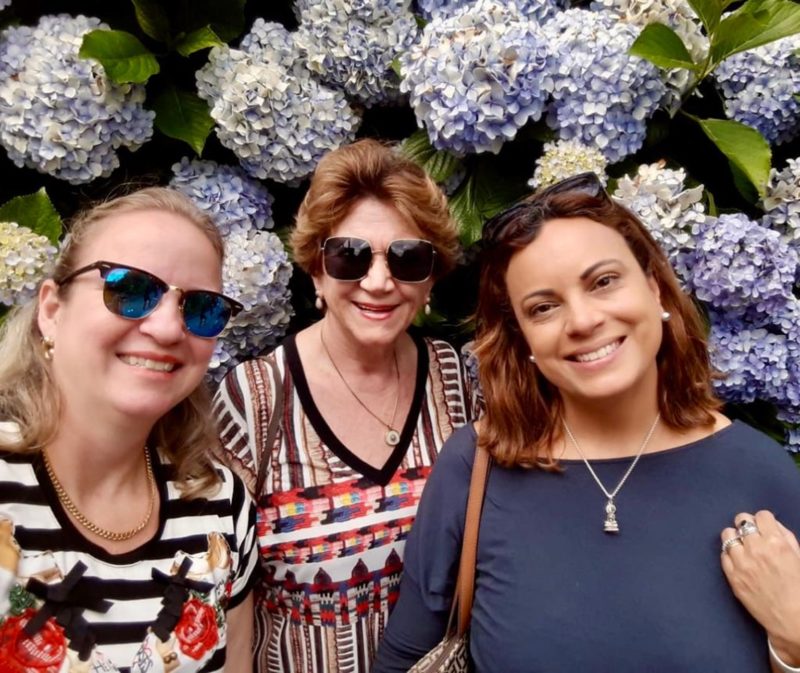 Maria Beatriz Wildi Vinhaes Mendes entre as filhas, Maria Fernanda (&agrave; esq.) e Maria Eduarda – Foto: Divulga&ccedil;&atilde;o/ND