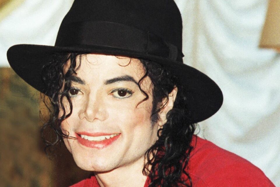 VÍDEO 'Michael Jackson está vivo e volta será triunfal', afirma médium