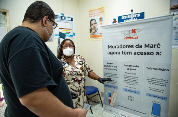 cartazes informando sobre covid