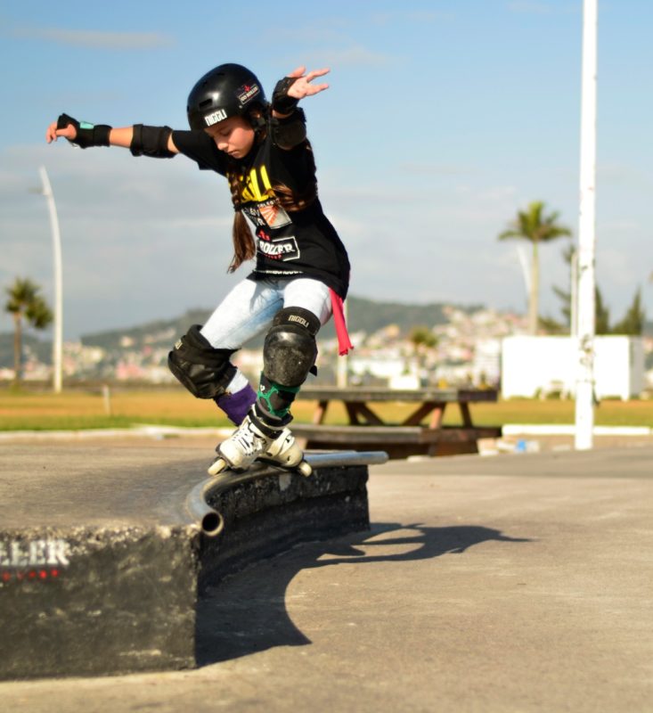 Nicoly Machado fazendo o que mais gosta: manobras radicais com patins – Foto: Divulga&ccedil;&atilde;o/ND