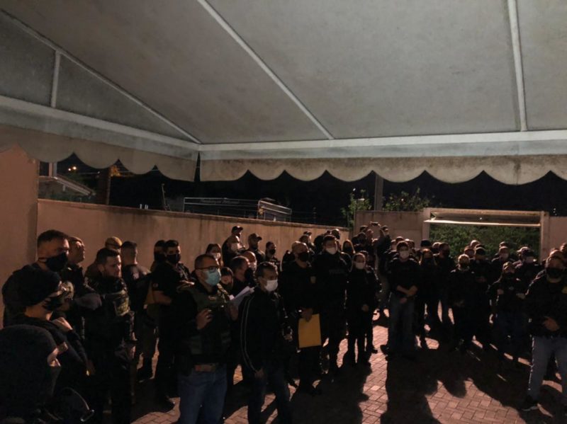Cerca de 200 policiais participaram da operação 'Argos' cumprindo mandados de busca e apreensão em 17 cidades catarinenses