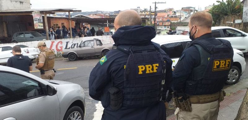 Três prisões foram efetuadas durante a manhã desta quarta-feira (12)