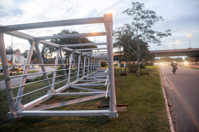 Estrutura da passarela que vai ser reinstalada na Beira-Mar Norte, em Florianópolis – Foto: Leo Munhoz/ND