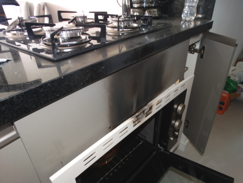 Explosão ocorreu no fogão e no forno da cozinha do apartamento em Itajaí