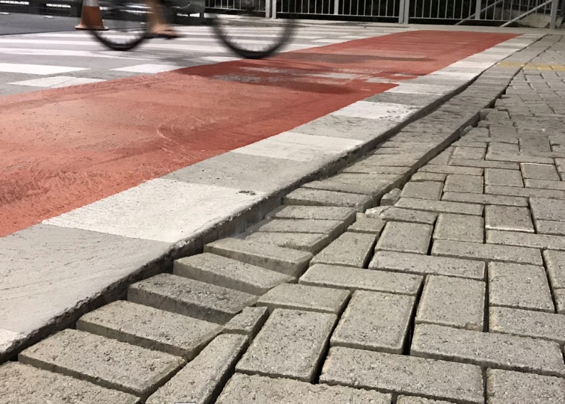 Paver em desn&iacute;vel na cabeceira insular na Ponte Herc&iacute;lio Luz – Foto: Divulga&ccedil;&atilde;o/ND