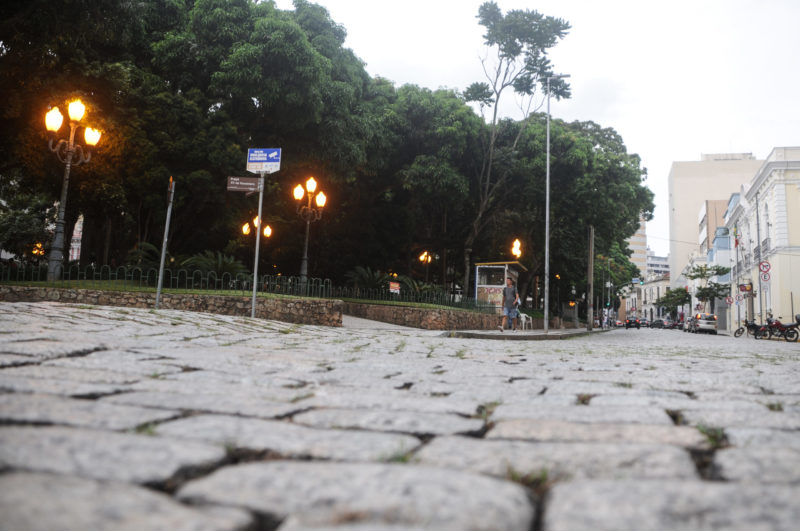 Projeto de humaniza&ccedil;&atilde;o da ala leste do Centro Hist&oacute;rico de Florian&oacute;polis prev&ecirc; retirada parcial do pavimento no entorno da Pra&ccedil;a 15 – Foto: Leo Munhoz/ND