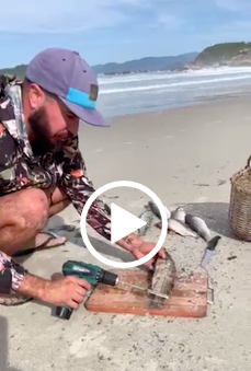 Homem cria “t&eacute;cnica inovadora” para limpar peixes em Florian&oacute;polis – Foto: Arquivo pessoal/ND