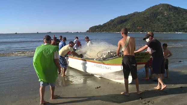 Pescadores est&atilde;o ansiosos para a chegada das tainhas – Foto: Jader Liberal/NDTV