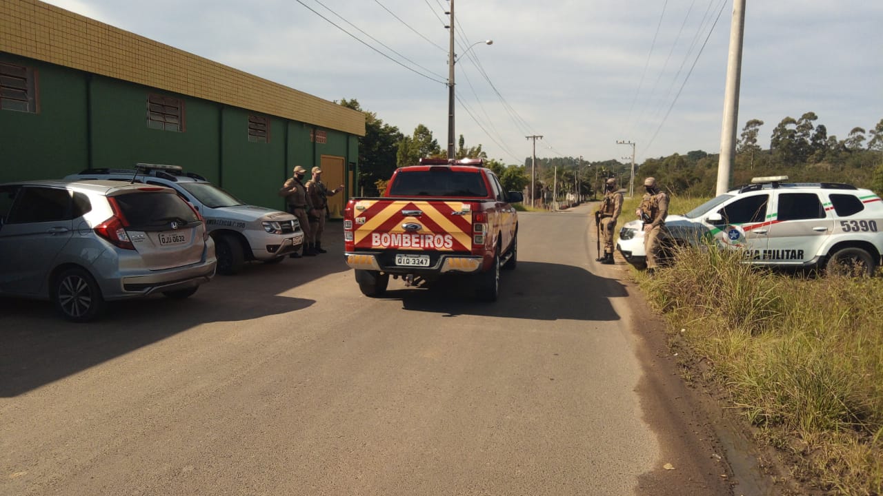 Bloqueio ocorre a cerca de 2 km da penitenciária, onde uma rebelião está em andamento - Juno César/NDTV