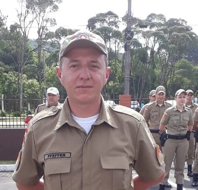 Na cidade de São Bento do Sul, o assassinato do policial militar Alaércio Pfeffer terminou com seis pessoas suspeitas pelo crime, entre elas um adolescente. O PM estava em um bar quando foi morto a tiros pelo grupo, que pretendia roubar as armas que o policial levava no carro – Foto: Divulgação/Redes sociais