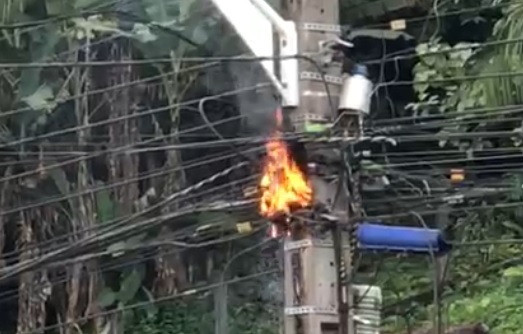 fogo em poste de luz