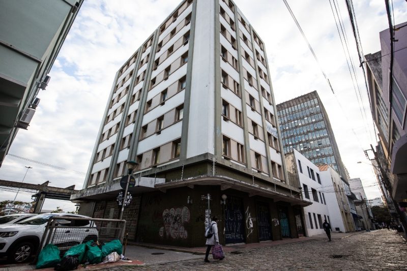 prédio localizado no centro da capital