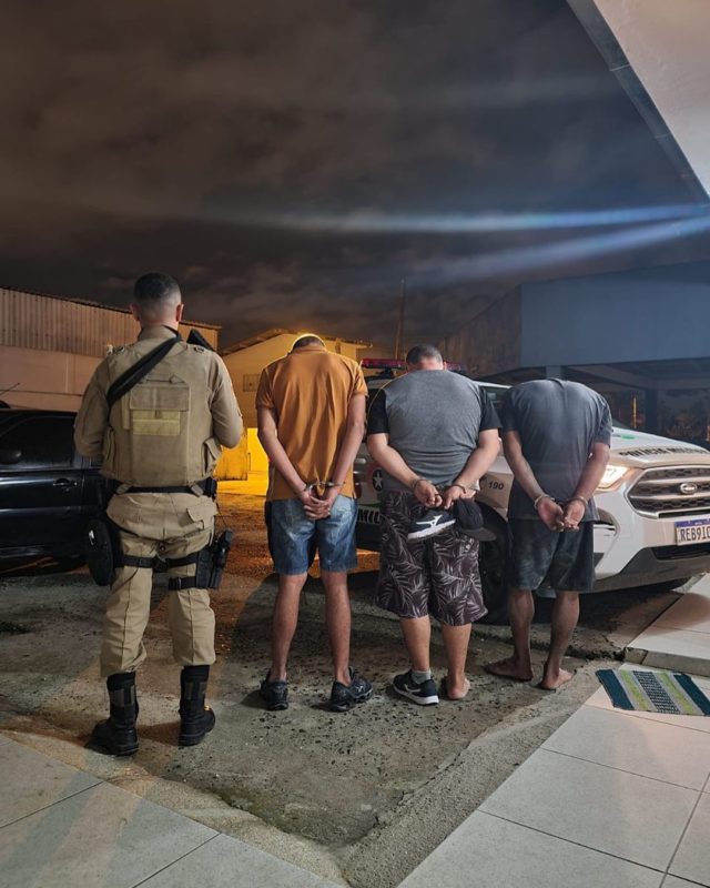 Três foram presos e um morreu em tentativa de assalto a banco de Navegantes – Foto: PMSC/Divulgação