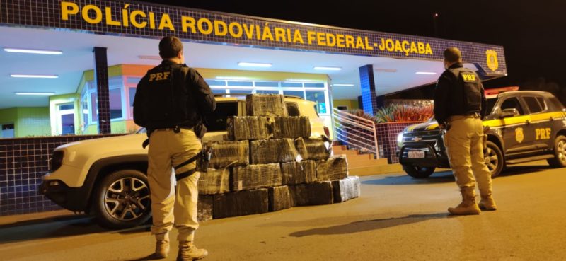 Abordagem da PRF aconteceu na noite de domingo (30) em &Aacute;gua Doce – Foto: PRF/Divulga&ccedil;&atilde;o/ND