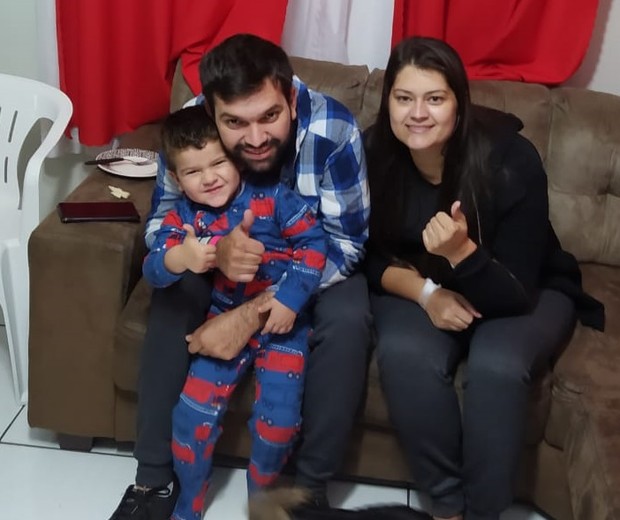 Silmara Zocchetto e Andr&eacute; Jeovane da Silva ficaram internados e longe do filho por quase duas semanas – Foto: Arquivo Pessoal/Divulga&ccedil;&atilde;o