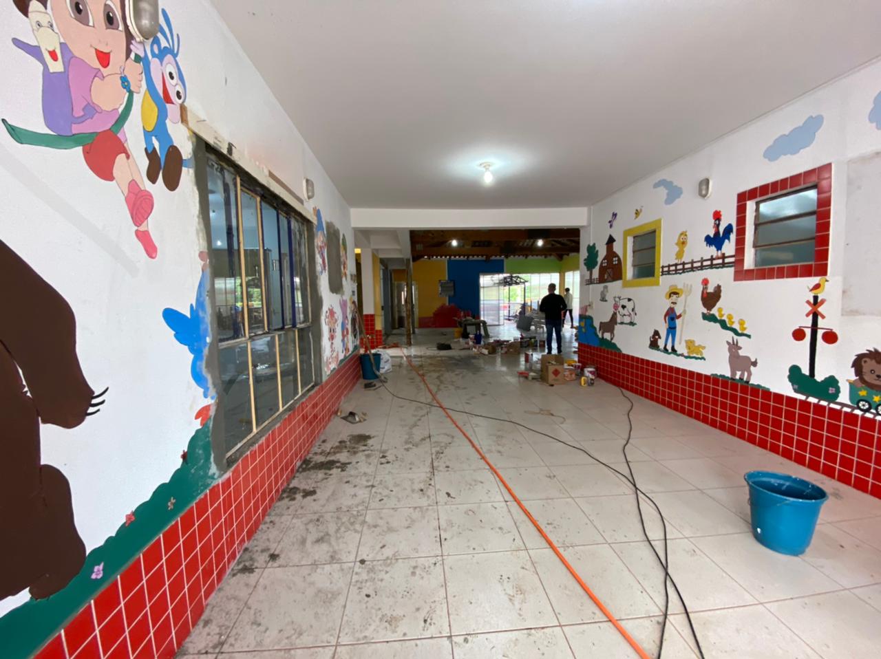Clubes de serviços auxiliam na reforma da creche após o ataque do dia 4 de maio - Willian Ricardo/ND
