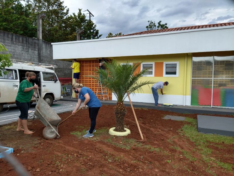 Nesta sexta (21), a primeira-dama Michelle Bolsonaro, acompanhada de uma comitiva com ministra da Mulher, da Fam&iacute;lia e dos Direitos, Damares Alves, e a primeira-dama de Santa Catarina, K&eacute;sia Martins, al&eacute;m da deputada Carmen Zanotto e do senador Jorginho Mello, estiveram no munic&iacute;pio do Oeste catarinense – Foto: Caroline Figueiredo/ND