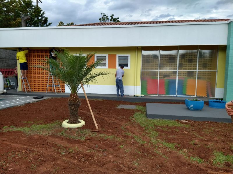 A reforma foi organizada pelo poder público de Saudades, em parceria com empresários e pessoas que trabalham na creche – Foto: Caroline Figueiredo/ND