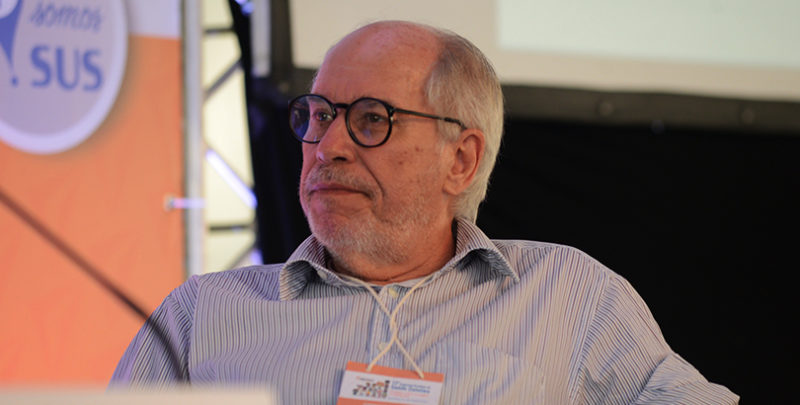 O m&eacute;dico Reinaldo Guimar&atilde;es avalia problemas &eacute;ticos e pr&aacute;ticos em projetos como o apresentado em SC – Foto: Abrasco/Divulga&ccedil;&atilde;o