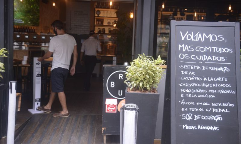 De acordo com o infectologista Martoni Moura e Silva, a classe mais alta, em geral, procurou manter manter sua vida social ativa 