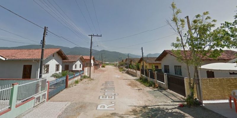 Idosa foi furtada por casal de “evangélicos”, em Canelinha – Foto: Reprodução/Google Street View